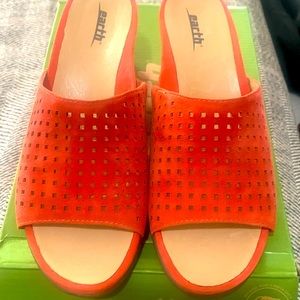 Brand new Earth brand coral sandals in box.